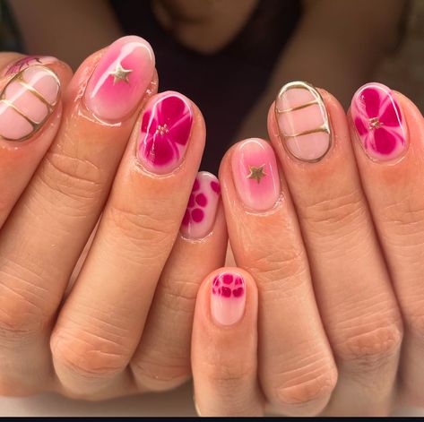 Summer Nails Bright Pink, Bright Pink Summer Nails, Summer Jelly Nails, Popular Summer Nails, Summer Nails Tropical, Abstract Summer Nails, Summer Nails Floral, Pastel Summer Nails, Nails Bright Pink