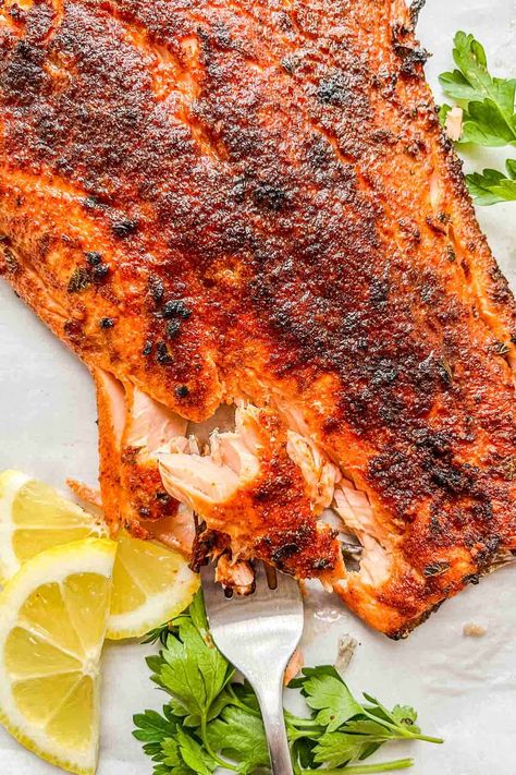 A fork taking a piece out of a broiled salmon fillet. Broiled Fish Recipes, Salmon With Skin, Broiled Salmon Recipes, Salmon Fillet Recipes, Pescatarian Diet, Pescetarian Recipes, Different Salads, Broiled Salmon, Delicious Seafood Recipes