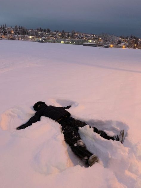 Snow Angels Aesthetic, Christmas Activites, Making Snow Angels, Winter Core, Boring Job, Ski Pictures, Making Snow, Snow Night, Person Falling