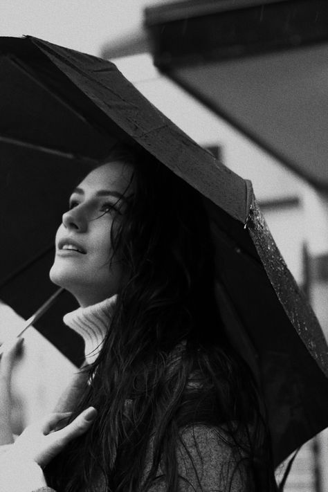 Rain Photoshoot Ideas, Umbrella Photoshoot, Rainy Photoshoot, Rainy Photography, Morton Salt Girl, Rain Photoshoot, Bnw Portrait, Sunny With A Chance, Rainy Photos