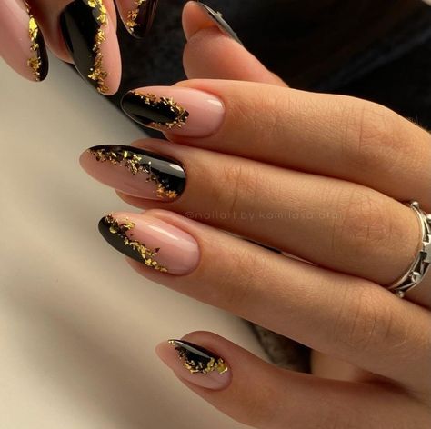 Gold And Black Nails, Black Nails Ideas, Black And Gold Nails, Nails Images, Gold Manicure, Oval Nails Designs, Black Almond Nails, Black Gold Nails, Fancy Nail Art