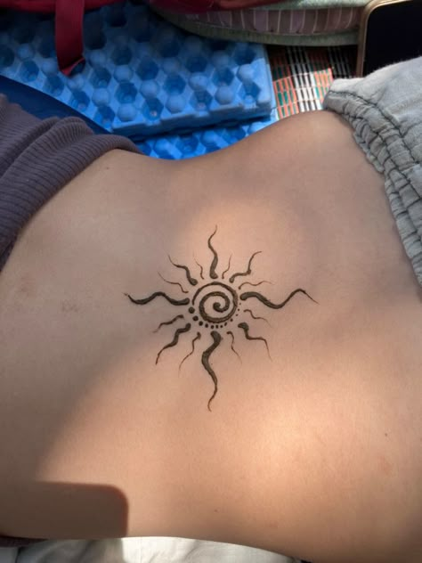 Summer Henna, Small Henna Tattoos, Henne Tattoo, Cute Henna Designs, Earthy Tattoos, Jagua Henna, Cute Henna Tattoos, Henna Style Tattoos, Small Henna