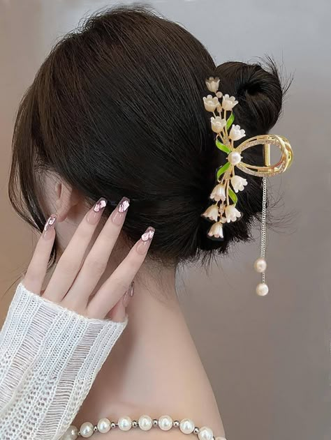 Elegance Hair, Easy Bun Hairstyles For Long Hair, Hair Tie Accessories, Easy Bun Hairstyles, Hair Accessories Collection, Hair Clamps, Clip Hairstyles, Ribbon Hairstyle, Hair Accessories Clips