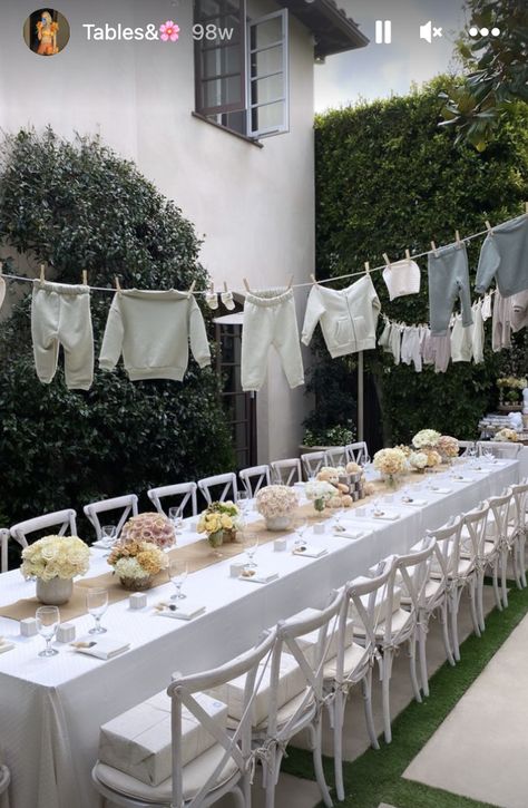 Backyard Baby Shower Seating, Ikea Baby Shower, Baby Shower No Balloons, Baby Shower Long Table Set Up, Summer Picnic Baby Shower Ideas, Back Yard Baby Shower Diy, Baby Shower Inspo Gender Neutral, Baby Shower Guest Table Set Up, Picnic Themed Baby Shower Ideas