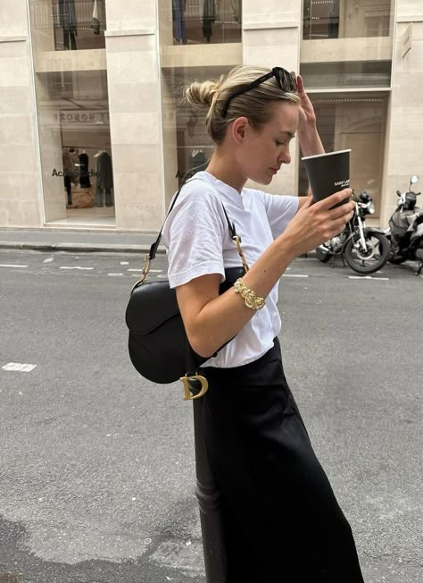 Dior Saddle Bag Outfit, Dior Bag Outfit, Prada Bag Outfit, Dior Outfit, Dior Saddle, Bag Outfit, Bags Aesthetic, Outfits 2023, Closet Fashion