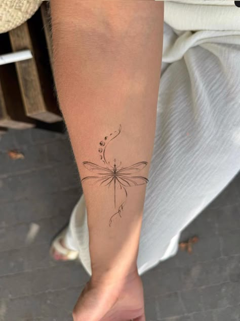 Beautiful Soul Tattoo Symbol, Spiritual Dragonfly Tattoo, Feminine Dragonfly Tattoo, Unique Dragonfly Tattoo Design, Dragon Fly Tattoo Fine Line, Dragonfly Moon Tattoo, Dragonfly Tattoo Designs For Women, Dragonfly Hand Tattoo, Damselfly Tattoo