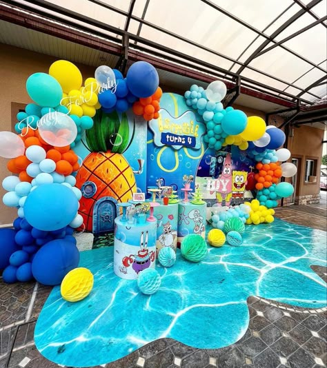 Birthday Themes Pool Party, Modern Spongebob Party, Spongebob Birthday Party Centerpieces, Spongebob Backdrop Ideas, Spongebob Party Decorations Ideas, Sponge Bob Party Decorations, Sponge Bob Themed Birthday Party Ideas, Spongebob 1st Birthday Party Ideas, Spongebob Table Decorations