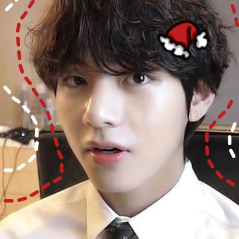 Taehyung Pfp Funny, Kpop Christmas Pfp Funny, Bts Christmas Matching Pfp, Taehyung Christmas Icon, Bts Christmas Pfp, Taehyung Cute Edit, Christmas Taehyung, Taehyung Christmas, Taehyung Pfp