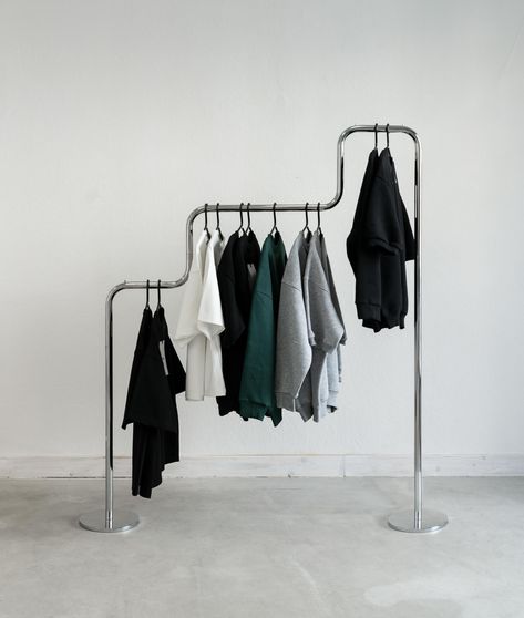 Steel Clothes Rack, Showroom Design Fashion, Unique Clothing Rack, Cool Clothing Rack, Clothing Pop Up, Bauhaus Wardrobe, Clothing Rack Design, Showroom Clothing, Bedroom Ideas Lights