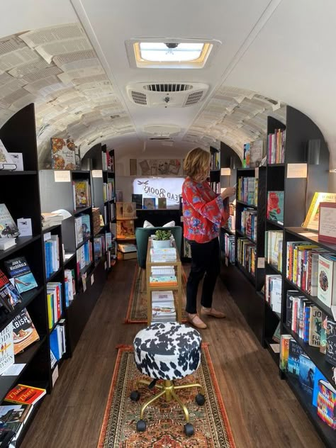 The inside of a airstream trailer turned into a bookstore Mobile Bookstore, Book Truck, Bookshop Café, Book Mobile, Bookstore Ideas, Bookstore Design, Mobile Library, Book Cart, Hangout Spot