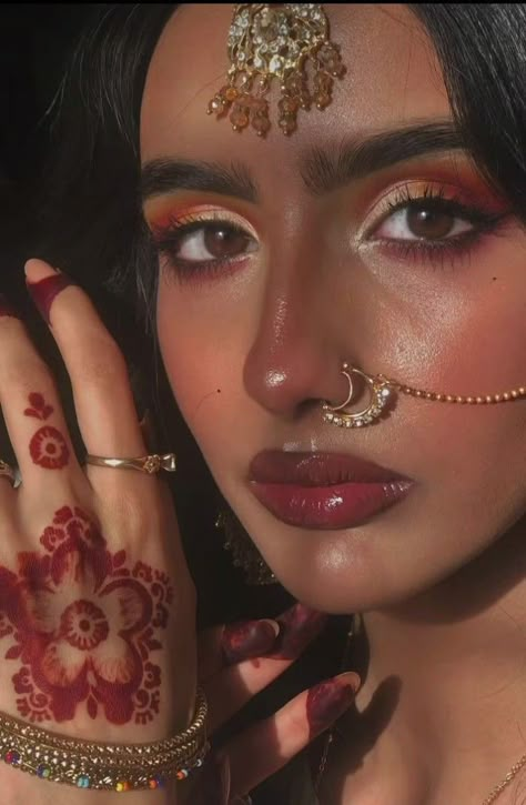 Makeup Looks Editorial, Bengali Makeup, Eid Makeup Look, Desi Bridal Makeup, Pakistani Makeup Looks, Indian Eye Makeup, Precognitive Dreams, Beauty Basket, Eid Makeup