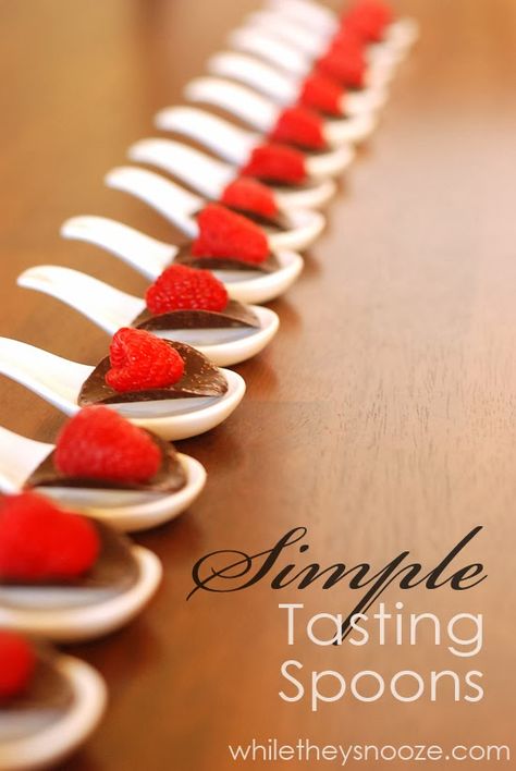 While They Snooze: Oscar Party Printables Tasting Spoon Desserts, Tasting Spoon Appetizers, Spoon Appetizers Ideas, Spoon Appetizers, Fancy Desserts Presentation, Spoon Desserts, Tasting Spoons, Appetizer Display, Fancy Desserts Recipes