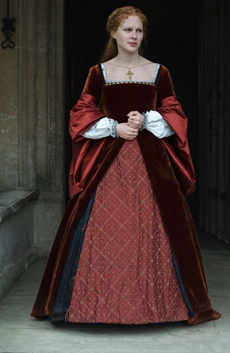 Tudor Dress Princesses, Becoming Elizabeth, Game Of Thrones Dress, Tudor Gown, Tudor Dress, Tudor Fashion, Tudor Costumes, The White Princess, Queen Dresses