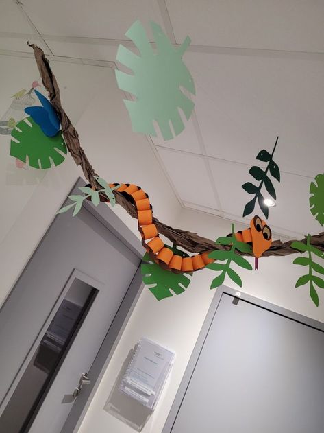 Tarzan Classroom Theme, Zoo Theme Decorations Classroom Ideas, Jungle Stage Decorations, Science Theme Classroom Decorations, Jungle Book Birthday Party Decorations, Jungle Theme School Decorations, Zoo Classroom Theme Decor, Jungle School Theme, Safari Classroom Theme Preschool