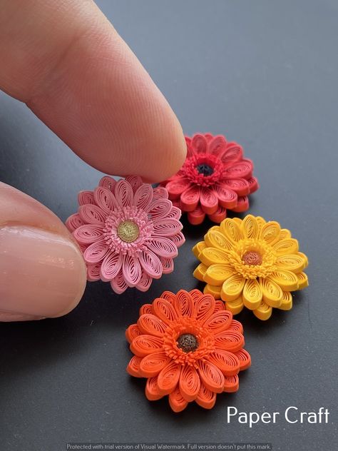 Craft room ideas-DIY Craft Flower Paper: 15 Beautiful Ideas for Gifts and Decor Quilling Flowers Tutorial, Quilling For Beginners, Diy Quilling Crafts, Quilling Flower Designs, Paper Quilling Earrings, Arte Quilling, Paper Quilling For Beginners, Paper Quilling Flowers, Paper Quilling Cards