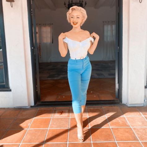 JASMINE CHISWELL (@jasminechiswell) • Instagram photos and videos Jasmine Chiswell, 50s Inspired Outfits, 50s Inspired Fashion, Marilyn Monroe Outfits, Capri Pants Outfits, Emily Corpse Bride, Capri Outfits, 50s Outfits, Marilyn Monroe Fashion