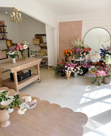 Floral Designer Aesthetic, Florist Home Studio, Florist Arrangements Ideas, Small Business Flower Shop, Florist Studio Workspace Home, Floral Workshop Space, Florist Exterior, Vintage Florist Aesthetic, Rustic Flower Shop