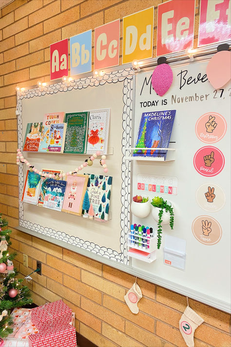 Kindergarten Presentation Ideas, Pre K Classroom Set Up, Student Bulletin Board, Kindergarten Teacher Aesthetic, Prek Classroom Setup, Preppy Classroom, Speech Classroom Decor, Teacher Vision Board, Preschool Set Up