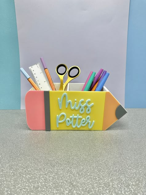 Show Dad You Care: Heartfelt Father's Day Gifts Teacher Accessories Classroom, How To Make Pencil Holder, Teachers Day Gift Ideas Products, Teacher Pencil Holder, Pencil Holder Diy, Teachers Day Decoration, Cute Pencil Holder, Teacher Decorations, Teacher Appreciation Week Gifts