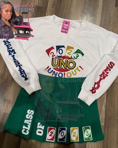 Senior Diy Outfits, Senior Pants Design Ideas, Uno Senior Shirt, Uno Out Senior Shirt, Senior Set Outfit, Graduation Outfit Ideas 5th Grade, Senior Ideas Shirt, Class Of 2025 Shirt Ideas Senior, High School Senior Outfit Ideas