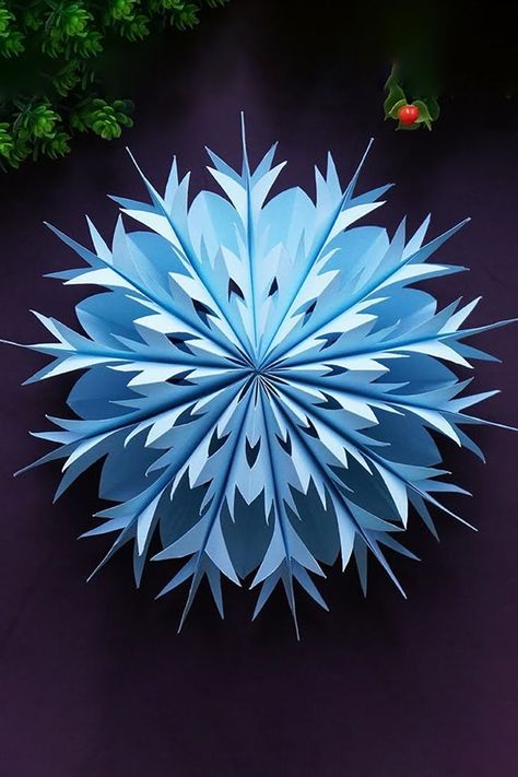 Diy Paper Snowflakes Pattern, Snöflingor I Papper, Diy Paper Snowflakes, Paper Snowflakes Easy, Snowflakes Decorations, Diy Snowflake Decorations, Paper Snowflake Designs, Christmas Papercraft, 3d Paper Snowflakes