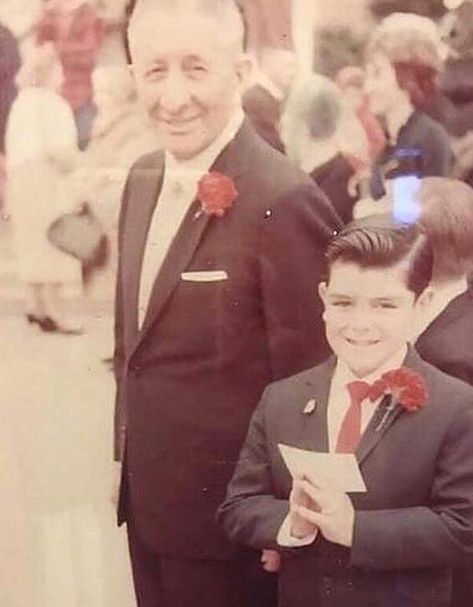 Very, very rare family pic of Carlo Gambino at his Godson Anthony Galgano ‘s 1st Communion Albert Anastasia, Italian Mobsters, Gambino Family, Corleone Family, Carlo Gambino, Spanish Harlem, Real Gangster, Chicago Outfit, Mafia Gangster