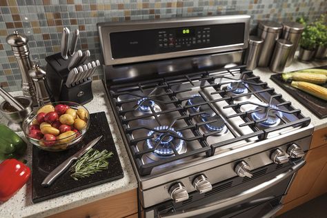 Looking To #HeatUp Your Kitchen? Digital Trends Offers The Best Ovens Around, No Matter How Much You Cook or Want To Spend. #HomeOwnerTips #DreamKitchen Stove With Griddle, Cleaning Oven Racks, Convection Range, Gas Ranges, Self Cleaning Ovens, Samsung Appliances, Best Oven, Eating Area, Single Oven