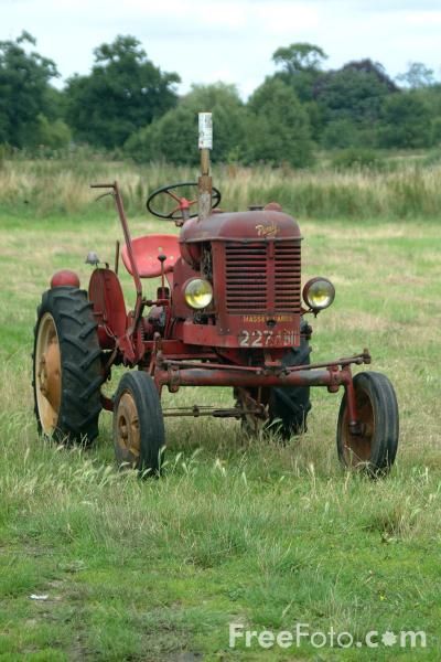 Old Tractor. Yes I have driven one long ago. Tractor Art, Massey Harris, Farm Images, Tractor Pictures, Farm Implements, Massey Ferguson Tractors, Farmall Tractors, Old Tractor, Classic Tractor