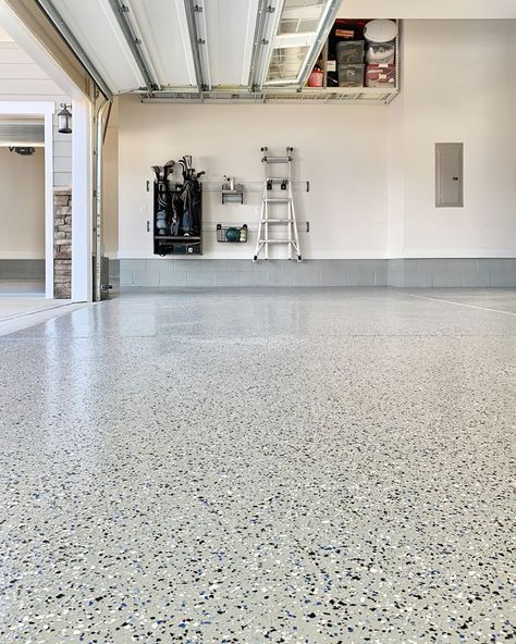 Garage Floors Diy, Garage Floor Finishes, Epoxy Garage Floor Coating, Epoxy Garage Floor, Garage Epoxy, Garage Paint, Garage Boden, Garage Floor Paint, Garage Update