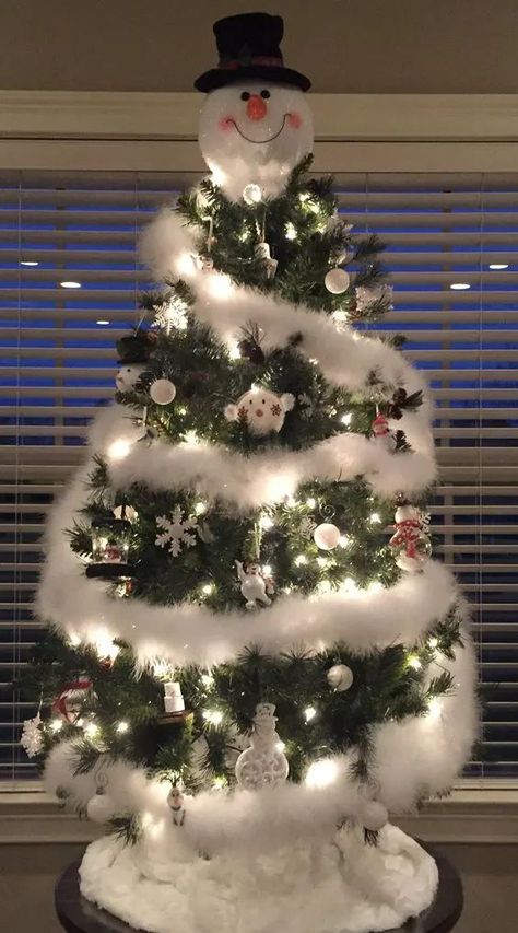 23+ Snowman Christmas Tree Ideas Your Kids Will Love 10 White Snowman Christmas Tree, Snowman Christmas Tree Ideas, Red And White Ornaments, Snowman Christmas Trees, Mini Xmas Tree, Small Christmas Trees Decorated, White Xmas Tree, Christmas Tree Decorating Tips, Christmas Tree Decorations Ribbon