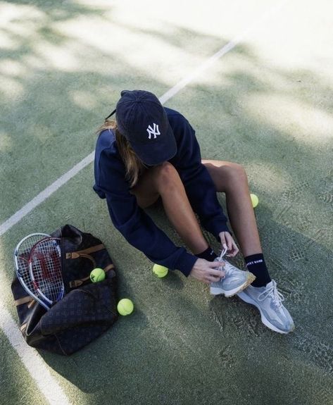 spencer hastings aesthetic pretty little liars Tennis Pics, Mode Tennis, Tennis Core, Kily Jenner, Tennis Lifestyle, Tennis Girl, Tennis Aesthetic, Tennis Life, Spencer Hastings