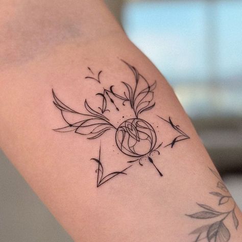 Thestral Tattoo, Tiny Harry Potter Tattoos, Hogwarts Tattoo, Lotusblume Tattoo, Gotik Tattoo, Harry Tattoos, Forearm Tattoo Ideas, Hp Tattoo, Muster Tattoos