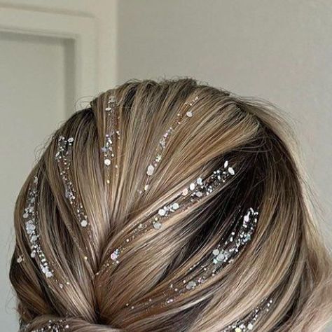 Bride 💍 on Instagram: "Every bride reserves the right to sparkle 💖 #repost @jeny.stylist #weddinghair #bridalhair #bride #bridal #bridalstyle" Wedding Hair With Sparkle, Wedding Hair Glitter, Matric Dance, Hair Glitter, Glitter Hair, September 10, Wedding Inspirations, Bride Bridal, Weeding