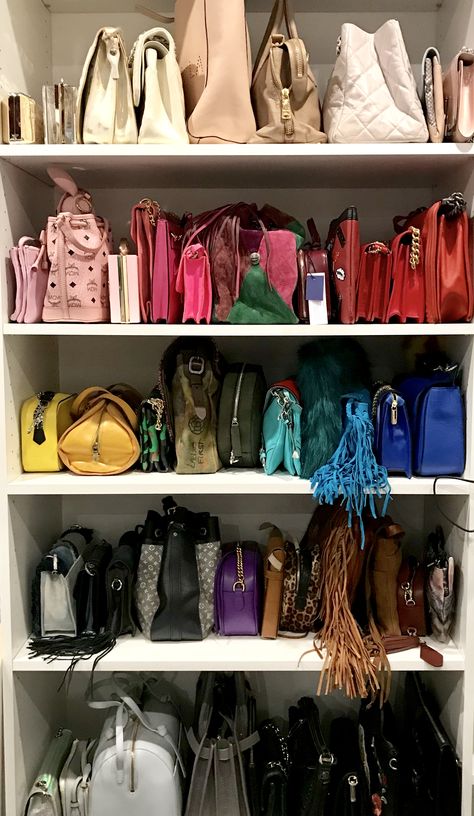 Organizing purses and bags can be difficult.  Lining them up on shelves and using bookends will keep them standing up. @open4organizing #handbagstorage #closetorganization Organizing Purses, Organizing Purses In Closet, Bag Closet, Purse Storage, Handbag Storage, Closet Remodel, Closet Decor, Closet Room, Dream Closets