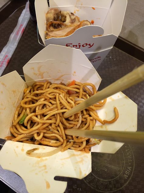 takeout noodles Think Food, Food Goals, Food Is Fuel, Food Inspo, Food Obsession, Chopsticks, Pretty Food, Food Cravings, I Love Food