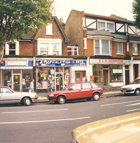 Grove Park South East London England In 1988 Old Money Romance, 80s England, 1990s Photography, London 80s, I Heart London, 80s London, History Of The Internet, 1990s Aesthetic, Uk 90s