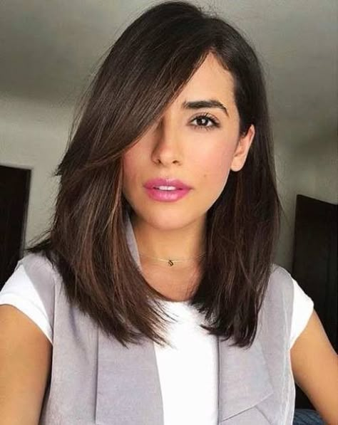 long bob side bangs                                                                                                                                                                                 More Κούρεμα Bob, Long Face Hairstyles, Long Bob Haircuts, Lob Haircut, Shoulder Length Hair Cuts, Long Bob Hairstyles, Haircuts For Long Hair, Medium Hair Cuts, Long Bob