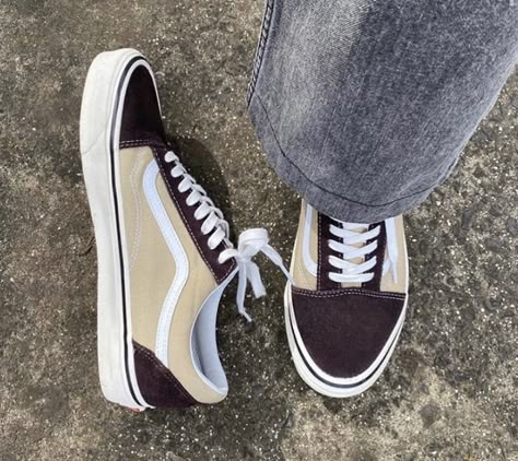 Dark Brown Sneakers, Old Skool Vans Outfit, Vans Shoes Outfit, Vans Ootd, Tennis Vans, Vans Shoes Fashion, Tan Vans, Brown Vans, Mens Vans Shoes