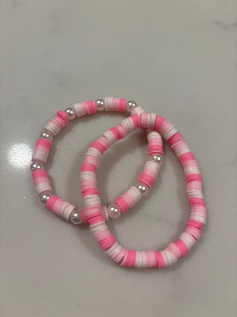 Handmade Pink Bracelets For The Beach, Playful Pink Beaded Bracelets For Summer, Pink Resizable Bracelets For Summer, Pink Heishi Beads Vacation Bracelets, Pink Clay Bead Bracelet Ideas, Preppy Friendship Bracelets, Playful Pink Bracelets For Summer, Bracket Ideas, Bracelets Preppy