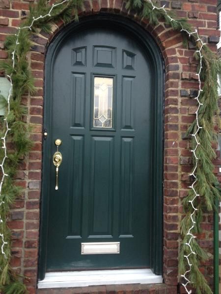 Round Top Front Door, Arched Exterior Doors, Classic Front Door, French Country Cottages, Front Door Options, Old Door Decor, Arched Front Door, Victorian Front Doors, French Front Doors