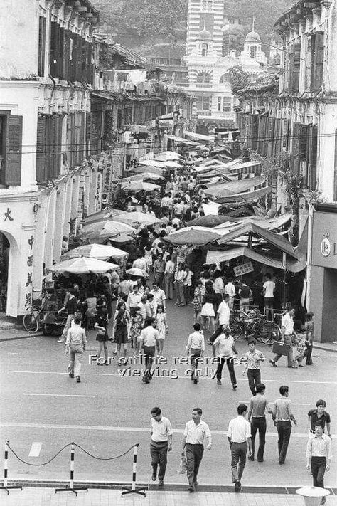 Vintage Singapore, Narrow Alley, Singapore View, History Of Malaysia, History Of Singapore, Singapore Map, Old Singapore, Singapore Photos, Photographs And Memories