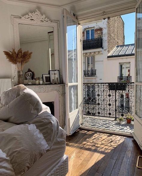 Apartment In Paris, 아파트 인테리어, Apartment Aesthetic, Parisian Apartment, Living In Paris, Paris Apartments, Aesthetic Rooms, Future Apartment, Dream Apartment