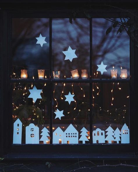 35 Wonderful Christmas Window Display Ideas On A Budget | Home Design And Interior Country Living Uk, Christmas Window Display, Unique Christmas Cards, Christmas Window Decorations, Diy Christmas Decorations, Christmas Window, Window Art, Paper Houses, Christmas Display