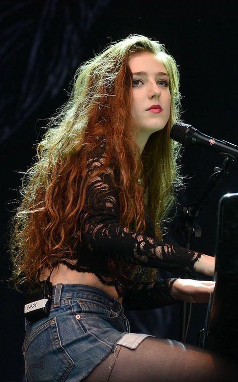 Birdy Birdy Singer, Best Hair Colour, Ginger Red Hair, Play Playlist, Dare To Love, Horror Photography, Playlist Names, Bon Iver, Piano Player