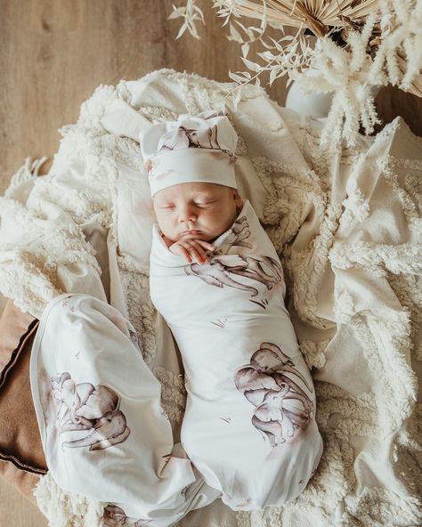 🤗 Swaddling magic! 🧸✨ There’s something so soothing about wrapping your little one snuggly but there are so many different techniques to doing it. Which swaddling style is your favorite? Share your tips or experiences in the comments! ⬇️💕 #Swaddling #BabyWraps #ParentingTips #NewbornCare #babyswaddle #babyblanket #howtoswaddle #babyshowergifts #babymusthaves #newborn Nature Inspired Nursery, Contemporary Nursery, Safari Design, Tender Embrace, Birth Announcement Photos, Pram Blanket, Cuddle Blanket, Flexible Stretches, Newborn Swaddle