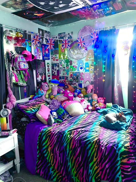 Scenecore Room Ideas, Scene Emo Room Ideas, Scenecore Room Decor, Scene Room 2000s, 2000s Scene Bedroom, Scene Bedroom 2000s, Scene Room Aesthetic, Scene Kid Room Ideas, Weirdcore Bedroom Ideas