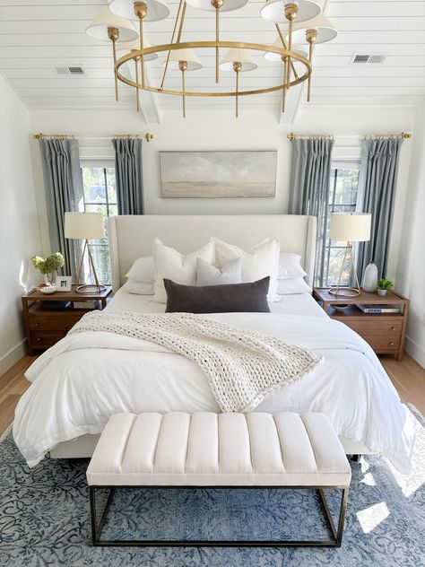 Recamaras King Size, White Upholstered Bed, Lakehouse Bedroom, Tennessee House, Bed Frame Sizes, Fabric Bed Frame, White Bed Frame, Bay House, Primary Bedroom