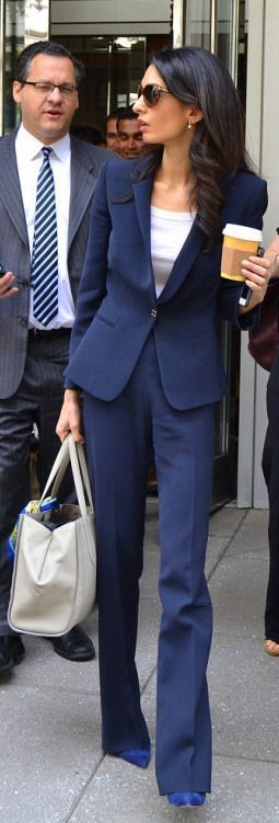 Rhonda's Creative Life: Monday Morning Inspiration/Pantsuits Are Back! Amal Clooney Style Work, Amal Clooney Street Style, Monday Morning Inspiration, Style A Blazer, Amal Alamuddin, Online Stylist, Lawyer Outfit, Shirt Pant, Hummingbird Feeder