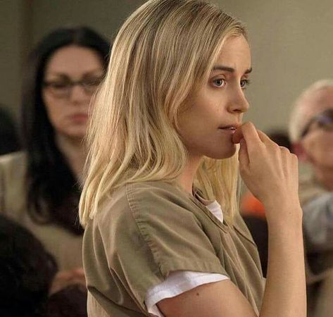 Lilith In Aries, Oitnb Characters, Oitnb Cast, Prison Wife, Aries Aesthetic, Piper Chapman, Alex And Piper, Alex Vause, Taylor Schilling