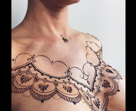 Chest henna Henna Chest Tattoo Female, Henna Chest Tattoo, Chest Henna Tattoo, Henna Tattoo Designs Chest, Chest Henna Designs, Chest Henna, Tattoo Designs Chest, Henna Chest, Full Body Henna